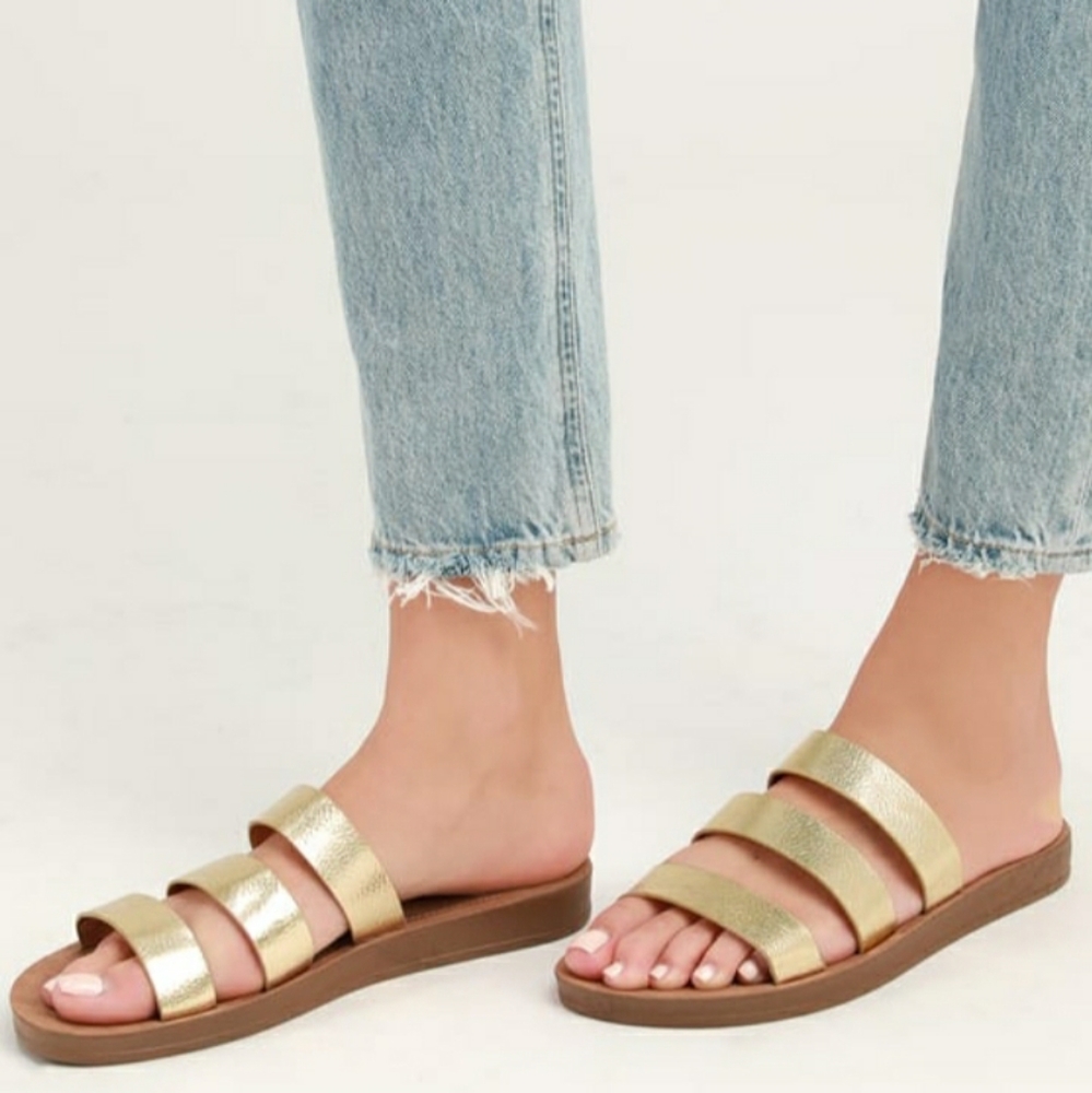 NWOT Bamboo Gold Triple Strap Sandals Sz 8…